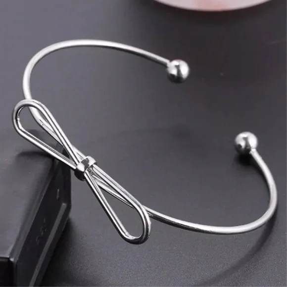 Gold Filled Bow Knot Bracelet - Picture 2 of 3